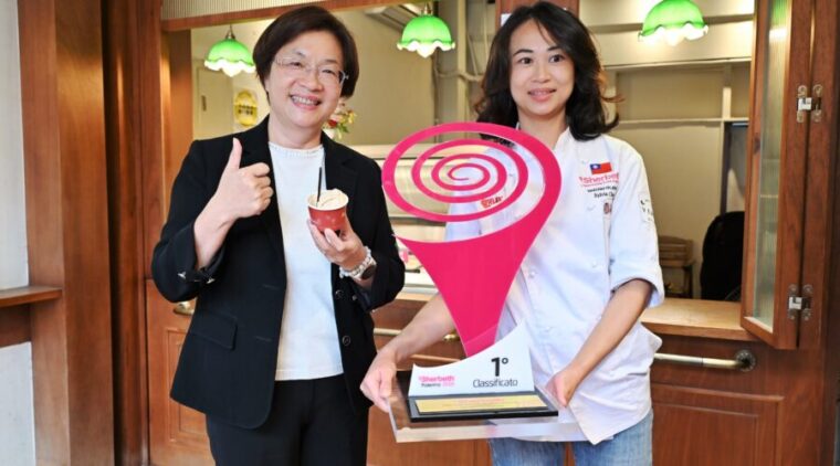 鹿港「山風藍義式冰淇淋」獲得世界冠軍 王惠美縣長親自前往祝賀