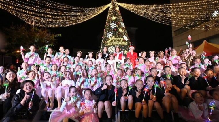 10公尺夢幻聖誕樹點亮彰化夜空 「2025愛在彰化聖誕嘉年華」夢幻登場