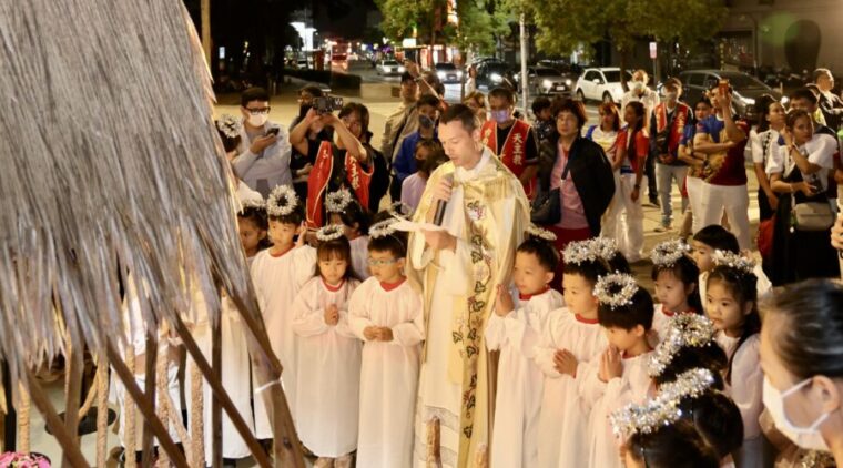 2025台南聖誕燈節新營文化中心及綠川廊道點燈 黃偉哲邀市民共度佳節