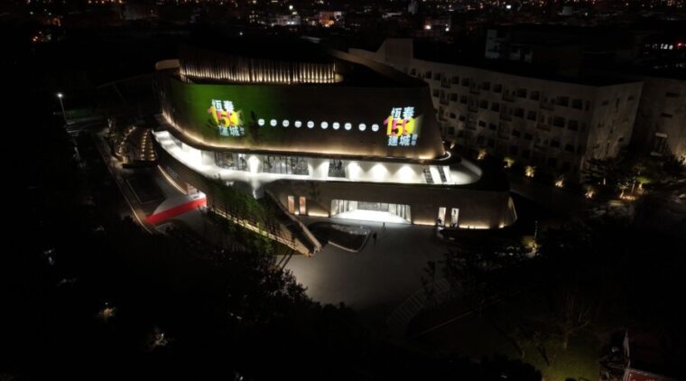 「牽手傳唱・萬人護城」風雨中見證恆春半島首座劇場館啟用