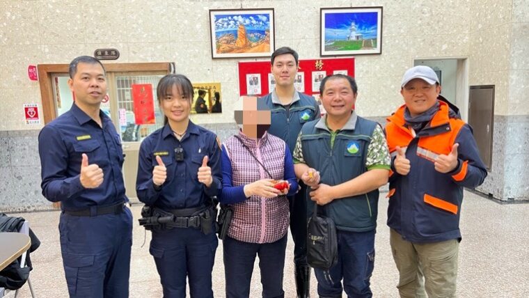 新北瑞芳清潔隊拾金不昧 協助市民尋回市值140萬金飾