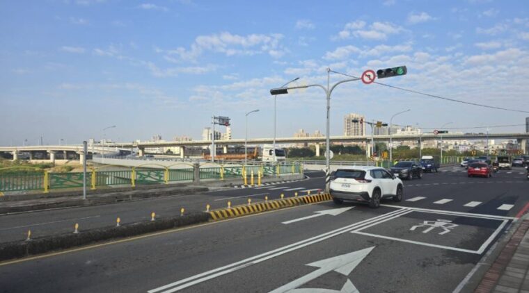 台74線大里十九甲北出匝道通車 交通局優化6處路口號誌提升行車效率