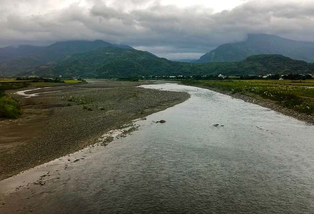 暑假首周末！3萬遊客登台東鹿野高台賞熱氣球、鐵花新聚落燈祭人潮爆滿