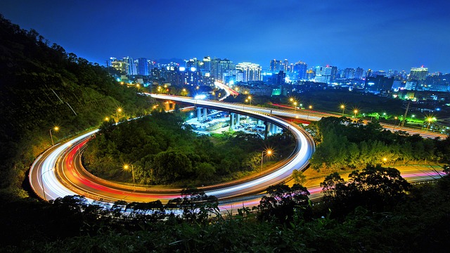 逾2萬5千人湧鹿野高台賞熱氣球光雕！無人機煙火秀+NICK周湯豪演出嗨翻天